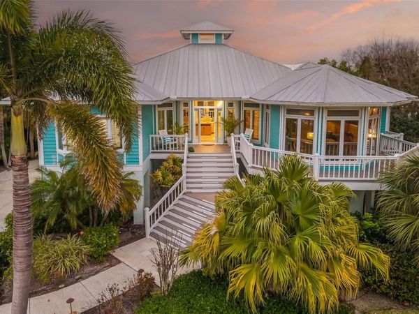 746 EAGLE POINT DRIVE, VENICE, FL 34285