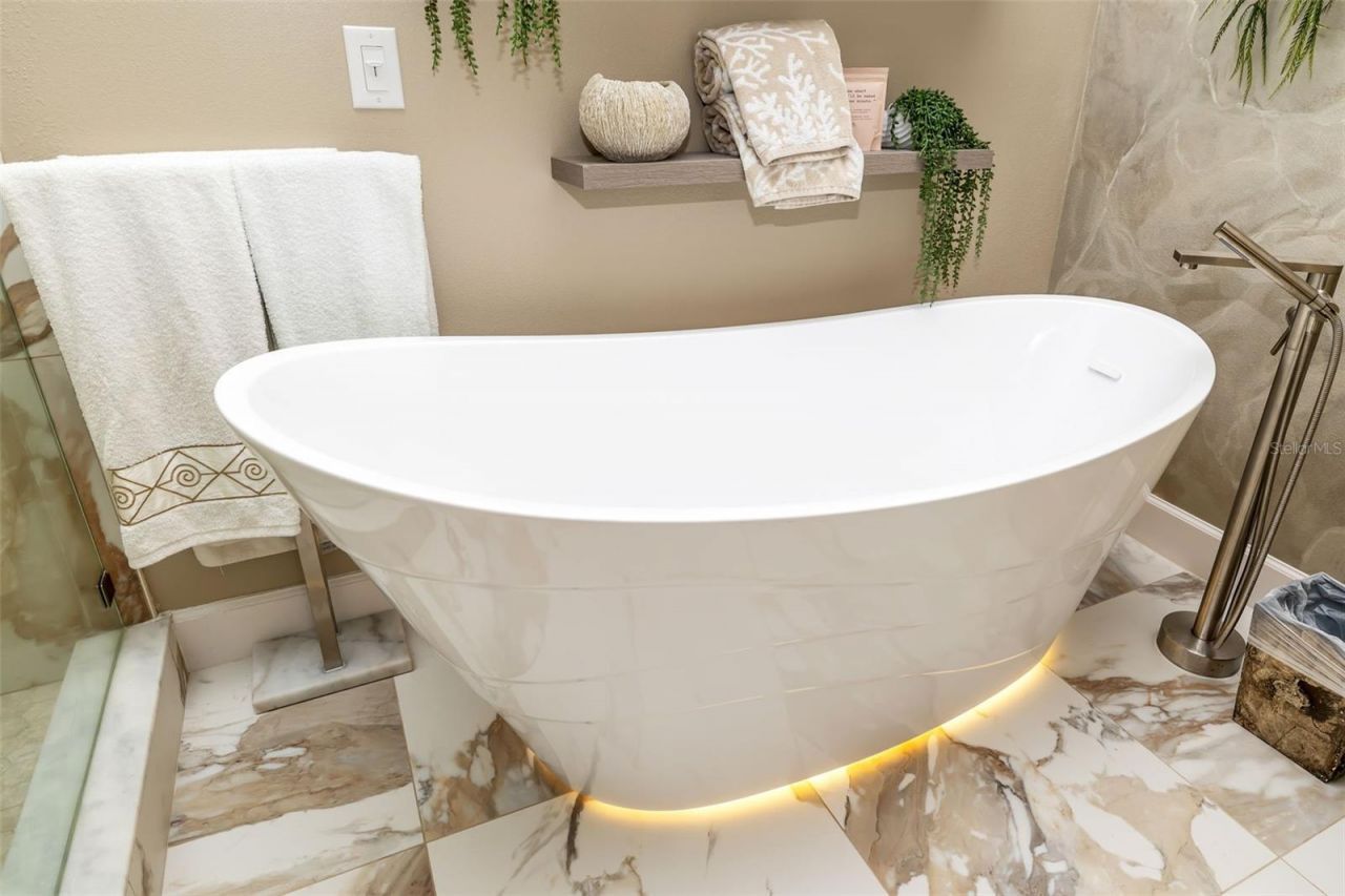 746 Eagle Point Drive, Venice, FL 34285 Photo