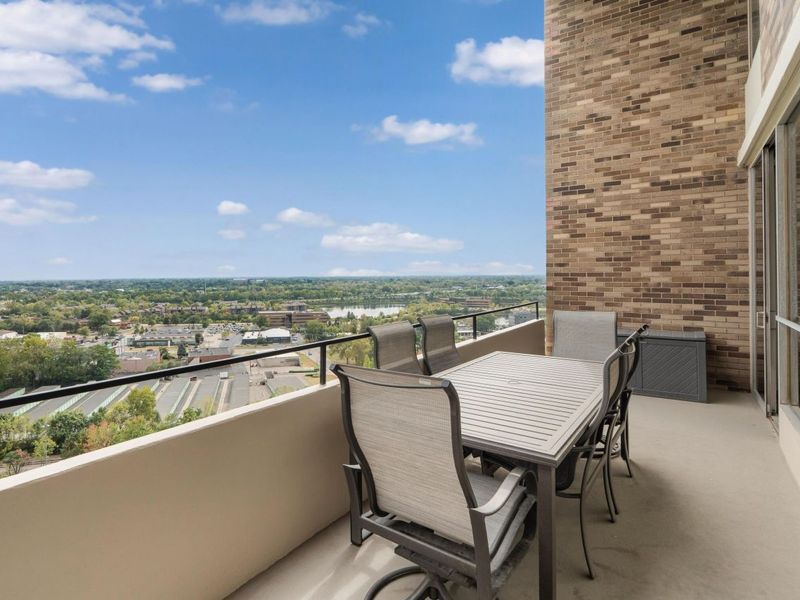 1000 Urlin Avenue , Unit 1607, Columbus, OH 43212 Photo 8