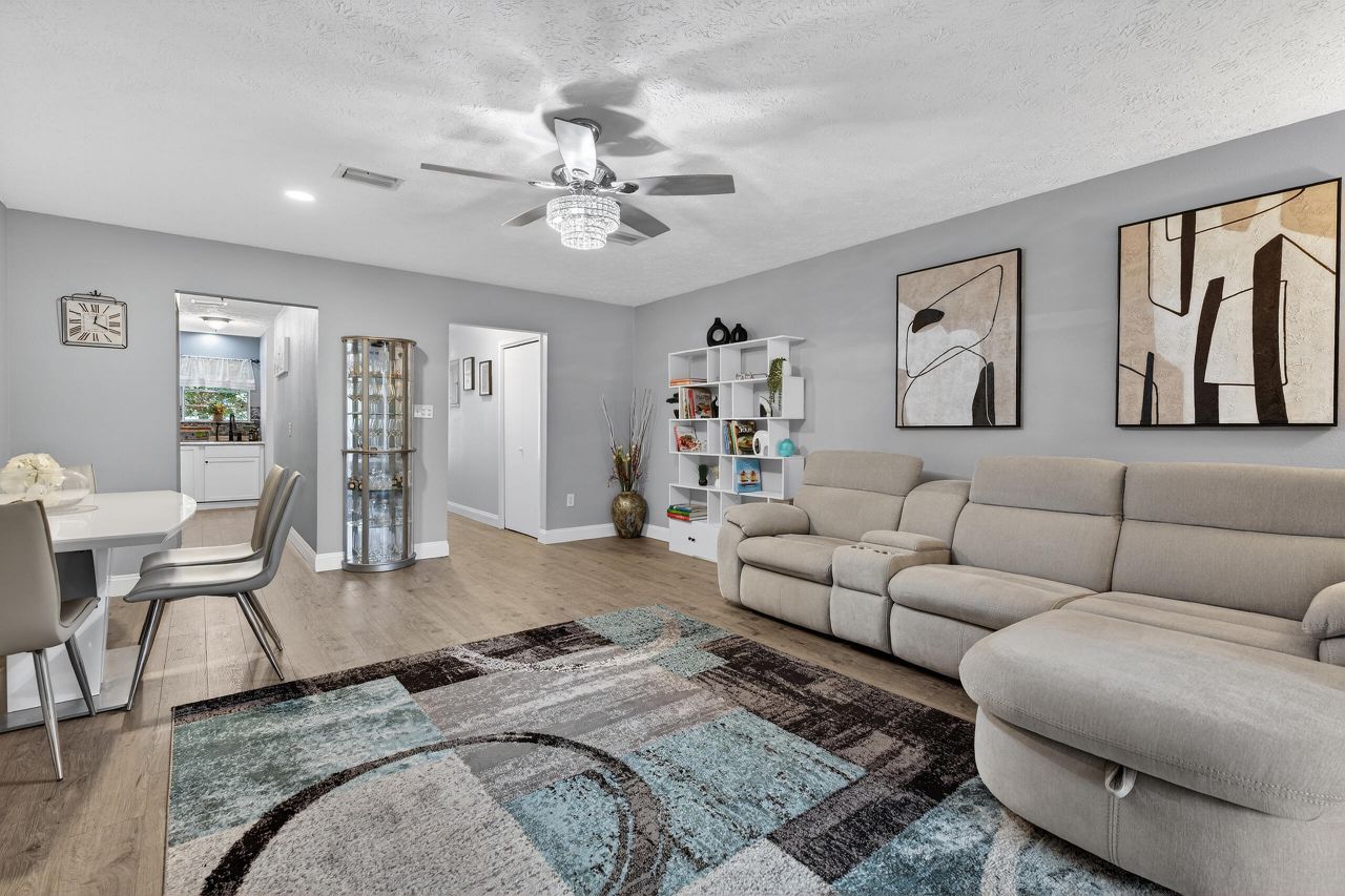 35 10th Street, Unit D, Shalimar, FL 32579 Main Photo