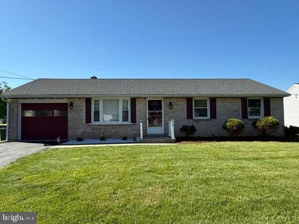 818 WALNUT STREET, NEW HOLLAND, PA 17557