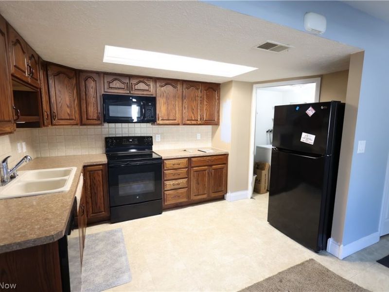 346 Deepwood Drive, Wadsworth, OH 44281 Photo 9