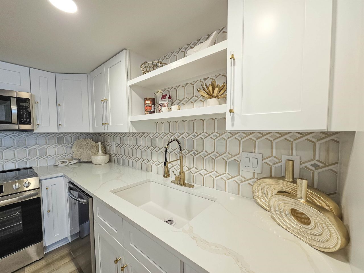 9840 Queensway Blvd.  Photo 15