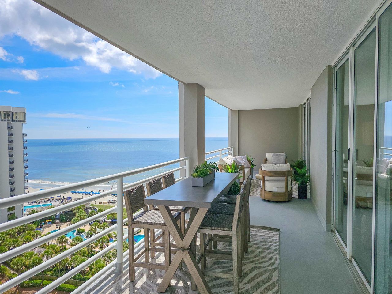 9840 Queensway Blvd.  Photo 4