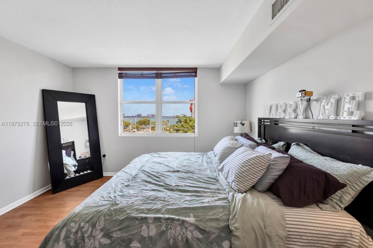 1555 N Treasure Dr , Unit 506, North Bay Village, FL 33141 Photo