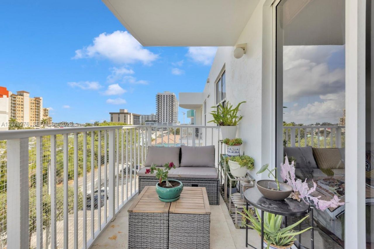 1555 N Treasure Dr , Unit 506, North Bay Village, FL 33141 Photo