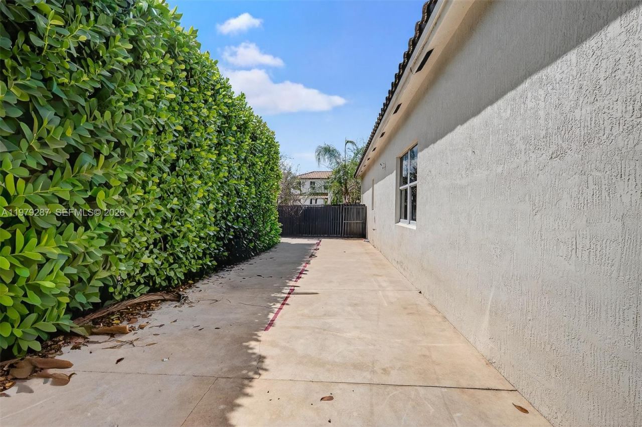 14929 SW 176th Ter, Miami, FL 33187 Photo