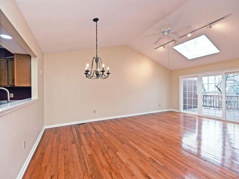 1073 Wittshire Circle, Cincinnati, OH 45255 Photo 11