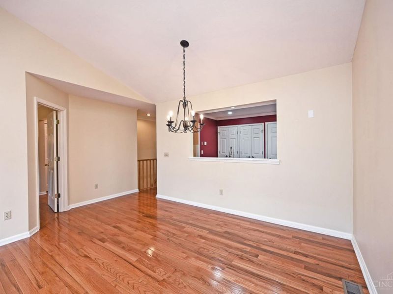 1073 Wittshire Circle, Cincinnati, OH 45255 Photo 13