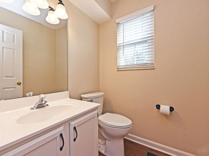 1073 Wittshire Circle, Cincinnati, OH 45255 Photo 18