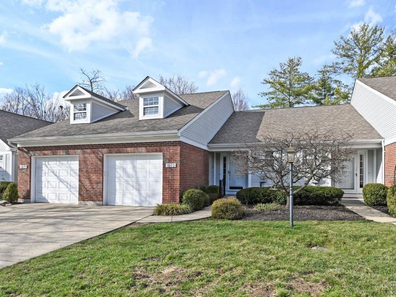 1073 Wittshire Circle, Cincinnati, OH 45255 Photo 2
