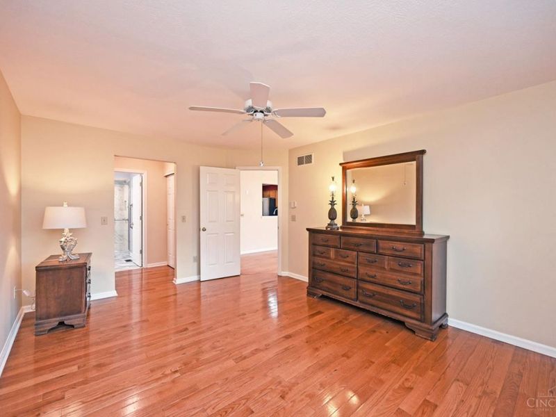 1073 Wittshire Circle, Cincinnati, OH 45255 Photo 21
