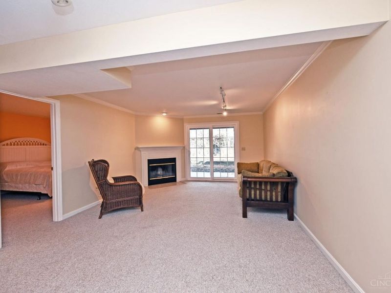 1073 Wittshire Circle, Cincinnati, OH 45255 Photo 24