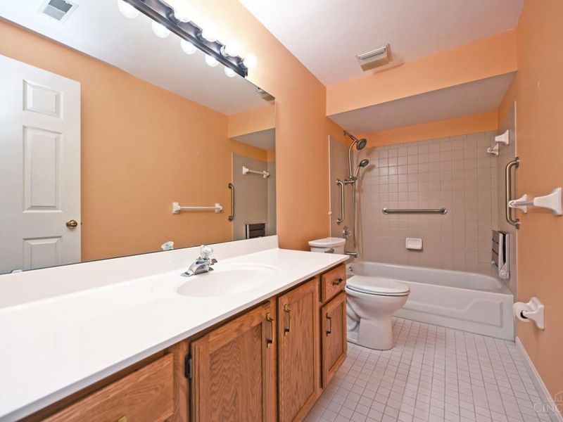 1073 Wittshire Circle, Cincinnati, OH 45255 Photo 30