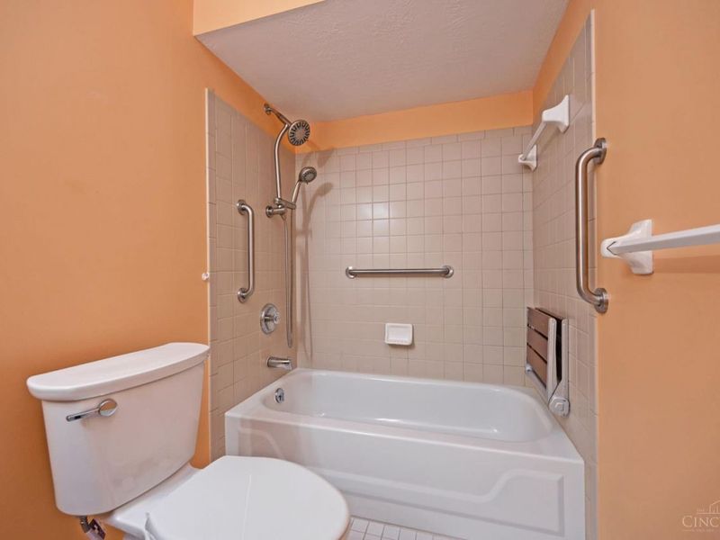 1073 Wittshire Circle, Cincinnati, OH 45255 Photo 31