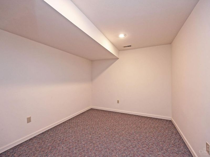 1073 Wittshire Circle, Cincinnati, OH 45255 Photo 32