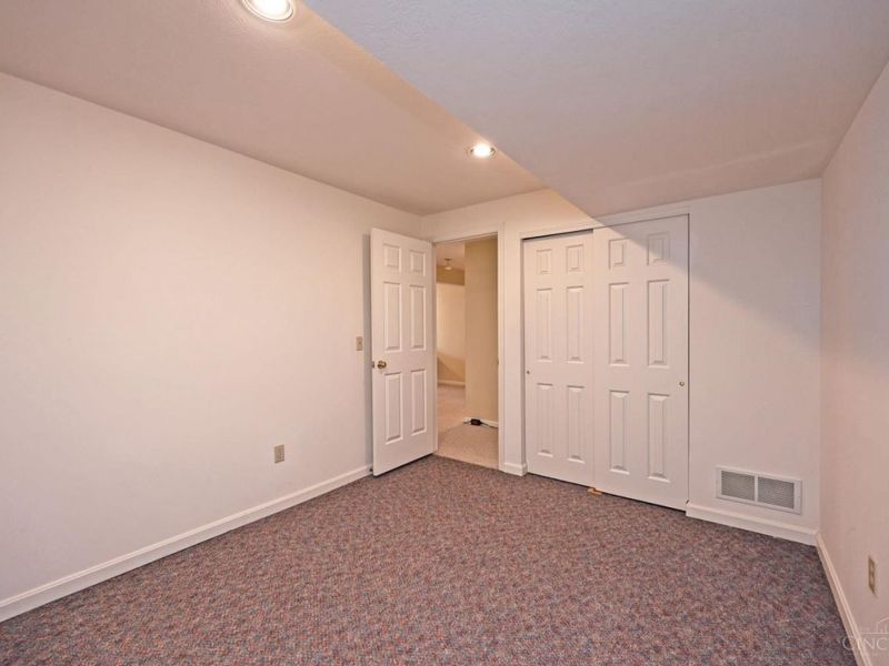 1073 Wittshire Circle, Cincinnati, OH 45255 Photo 33