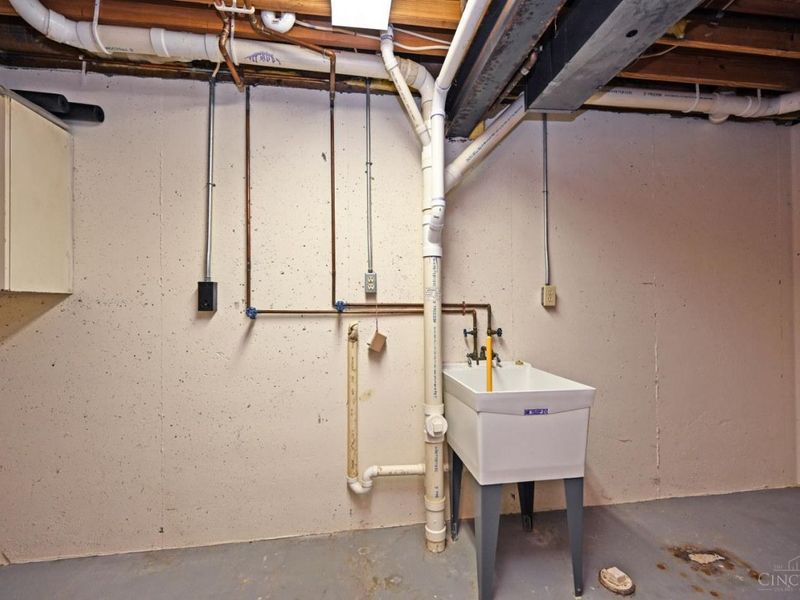 1073 Wittshire Circle, Cincinnati, OH 45255 Photo 34