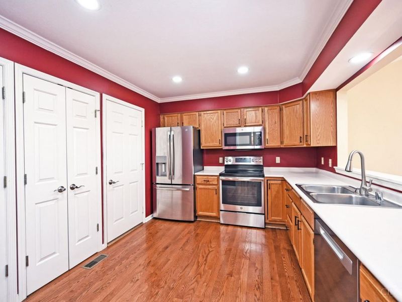 1073 Wittshire Circle, Cincinnati, OH 45255 Photo 6