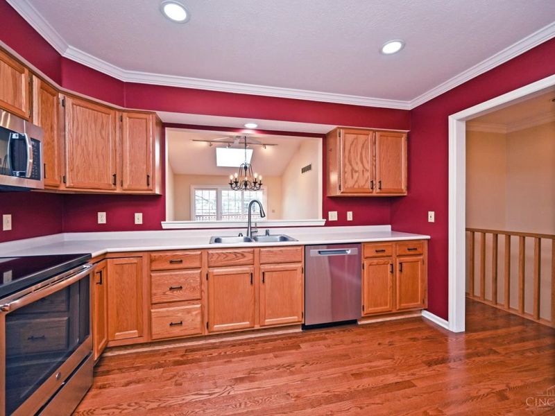 1073 Wittshire Circle, Cincinnati, OH 45255 Photo 8