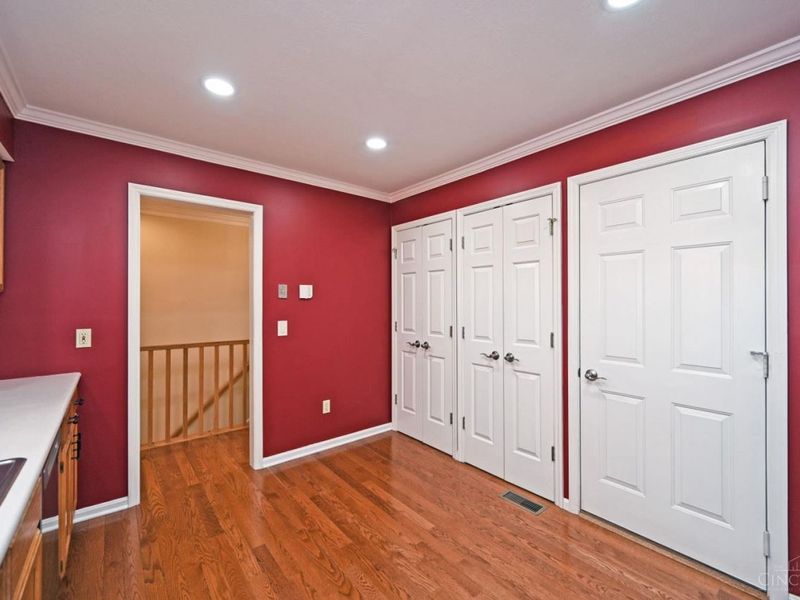 1073 Wittshire Circle, Cincinnati, OH 45255 Photo 9