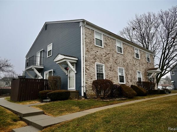 23546 N Rockledge, Novi, MI 48375