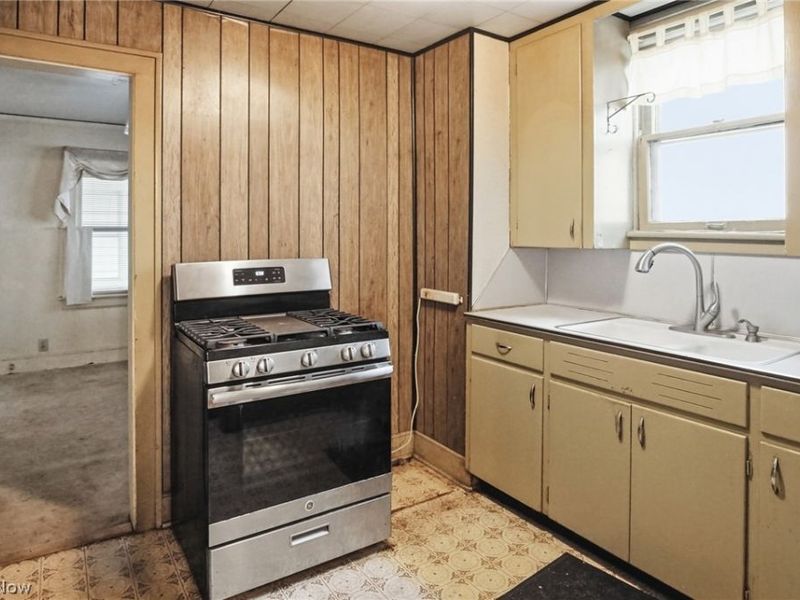 591 Hedden Avenue, Akron, OH 44311 Photo 5