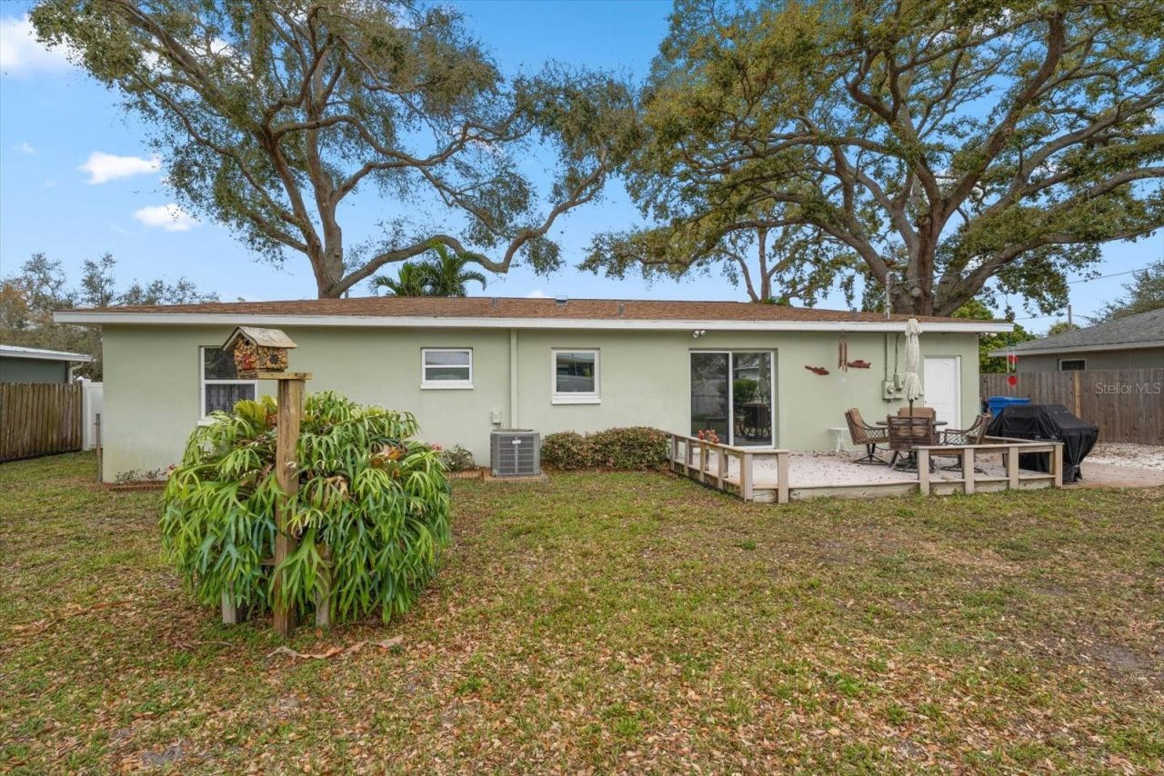 1339 Russell Drive N, Saint Petersburg, FL 33710 Photo