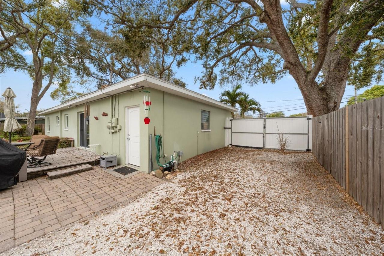 1339 Russell Drive N, Saint Petersburg, FL 33710 Photo