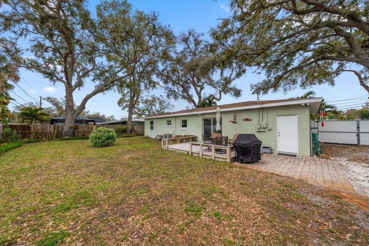 1339 Russell Drive N, Saint Petersburg, FL 33710 Photo