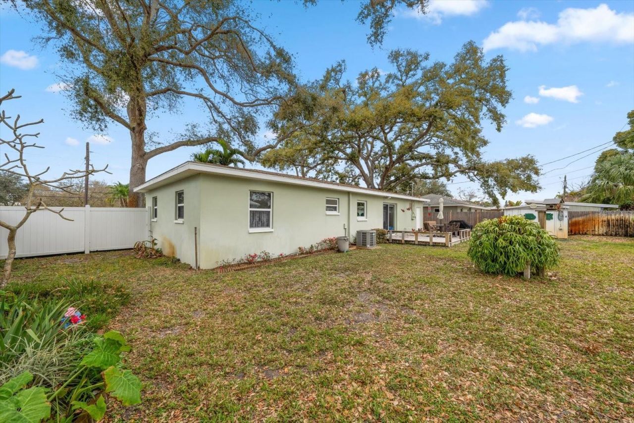 1339 Russell Drive N, Saint Petersburg, FL 33710 Photo