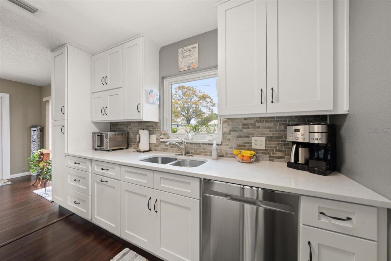 1339 Russell Drive N, Saint Petersburg, FL 33710 Photo