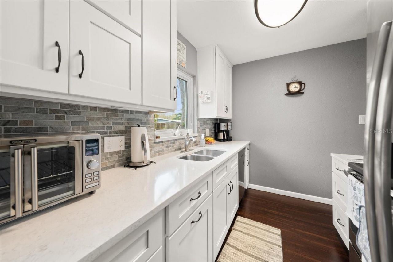 1339 Russell Drive N, Saint Petersburg, FL 33710 Photo