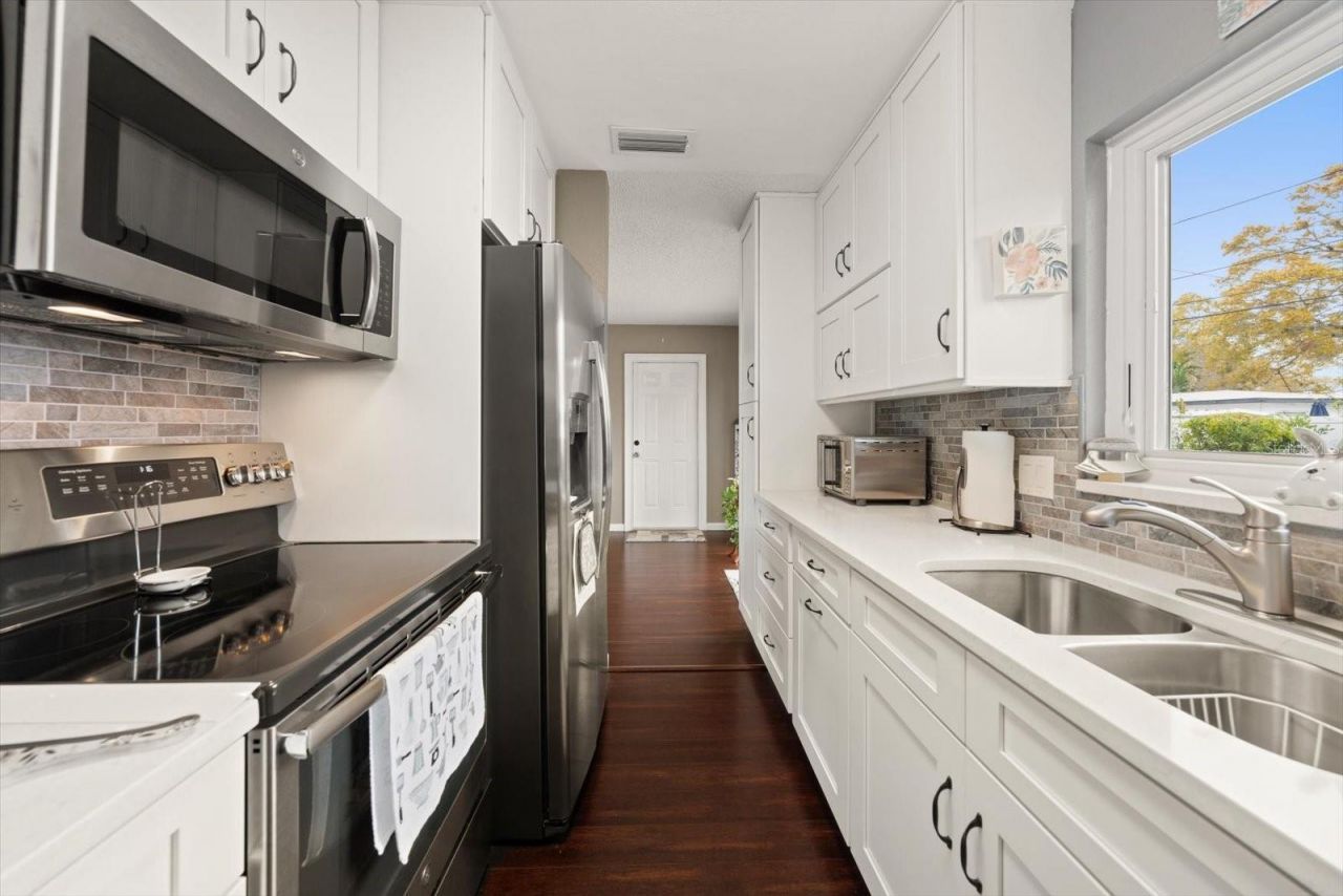 1339 Russell Drive N, Saint Petersburg, FL 33710 Photo