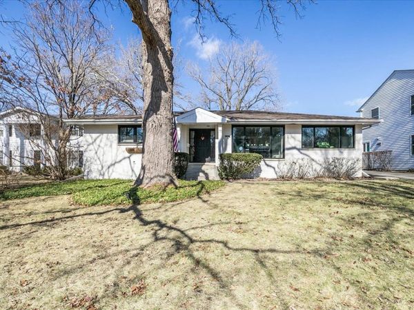 440 W Sheridan Place, Lake Bluff, IL 60044