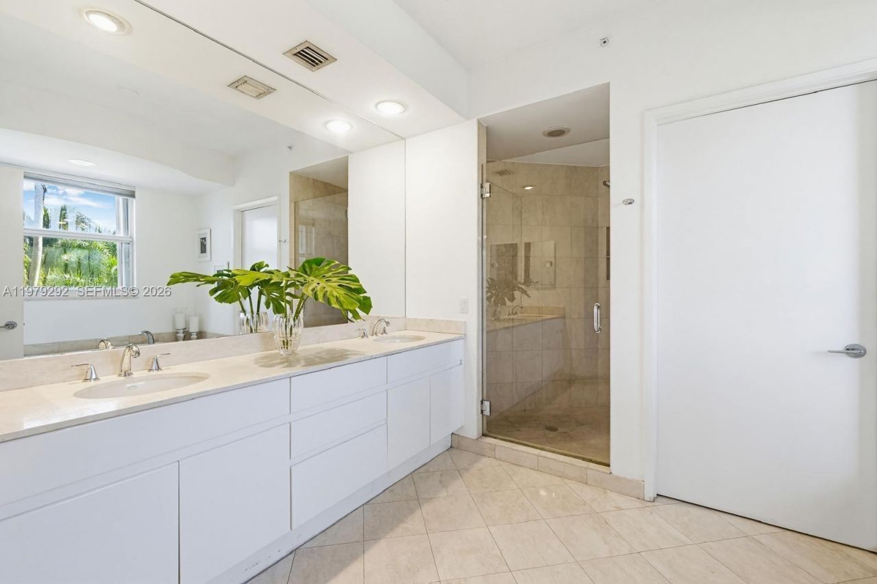 701 Crandon Blvd, Unit 302, Key Biscayne, FL 33149 Photo