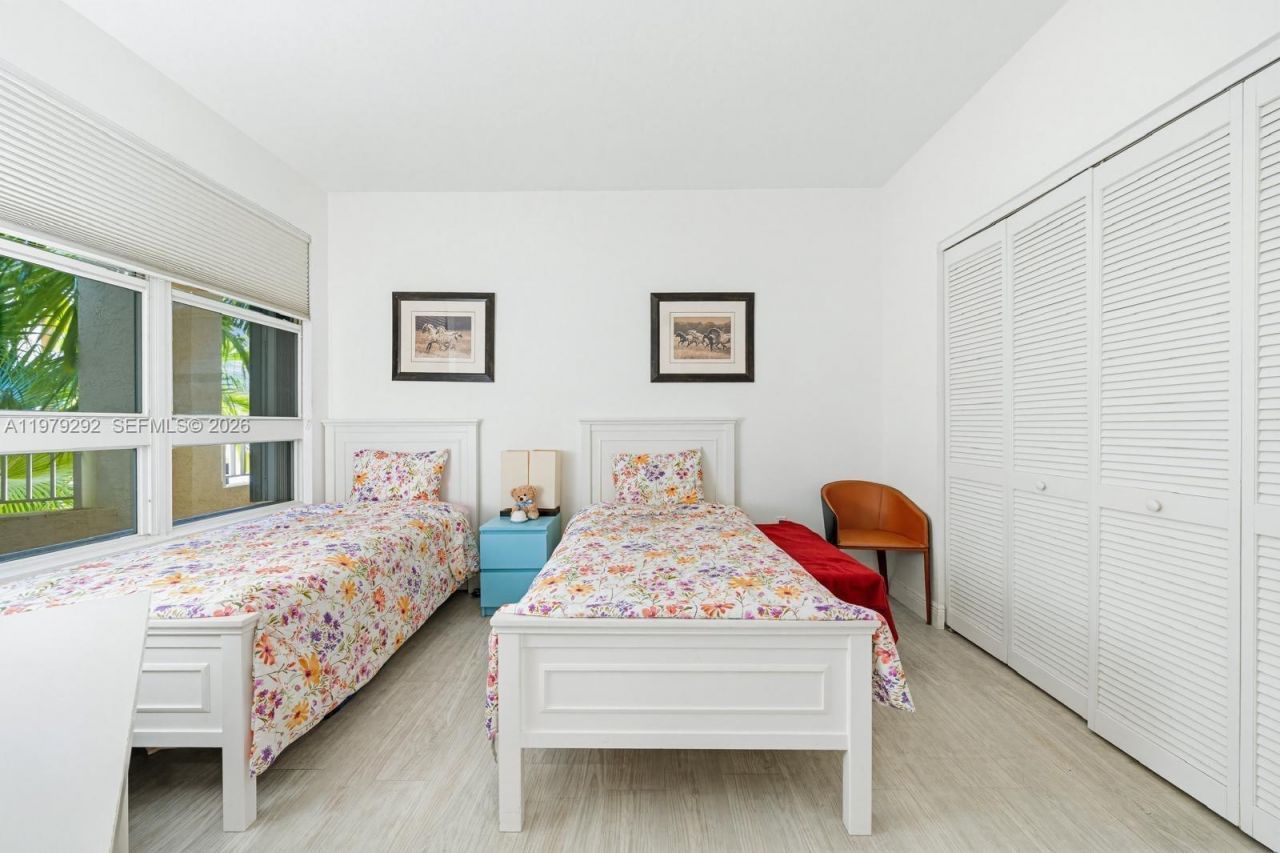 701 Crandon Blvd, Unit 302, Key Biscayne, FL 33149 Photo