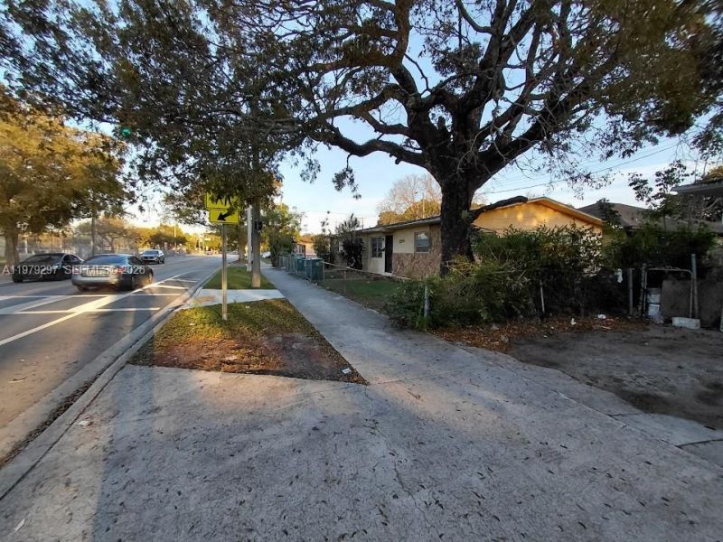 1262 NW 46th St , Miami, FL 33142 Photo