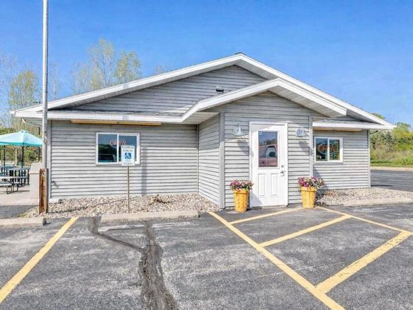 2630 SCHOOL LANE, Suamico, WI 54313