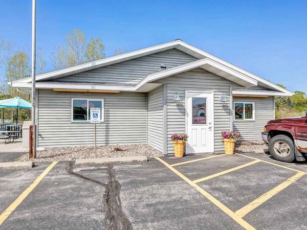 2630 SCHOOL LANE, Suamico, WI 54313