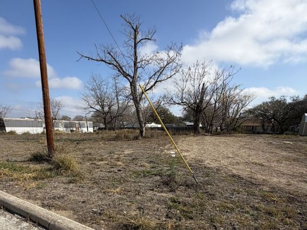 408 Harl, Pleasanton, TX 78064