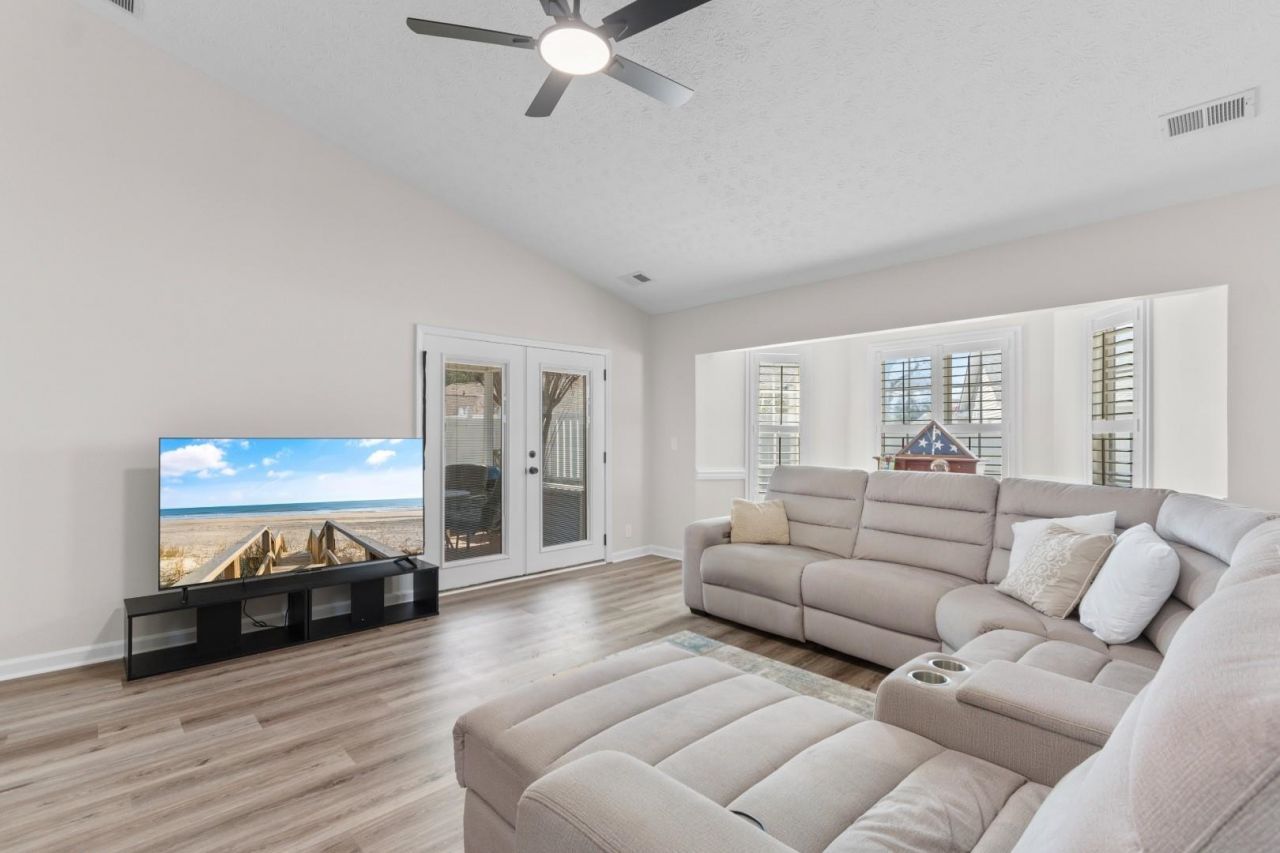 2423 Glen Dr. Photo 10