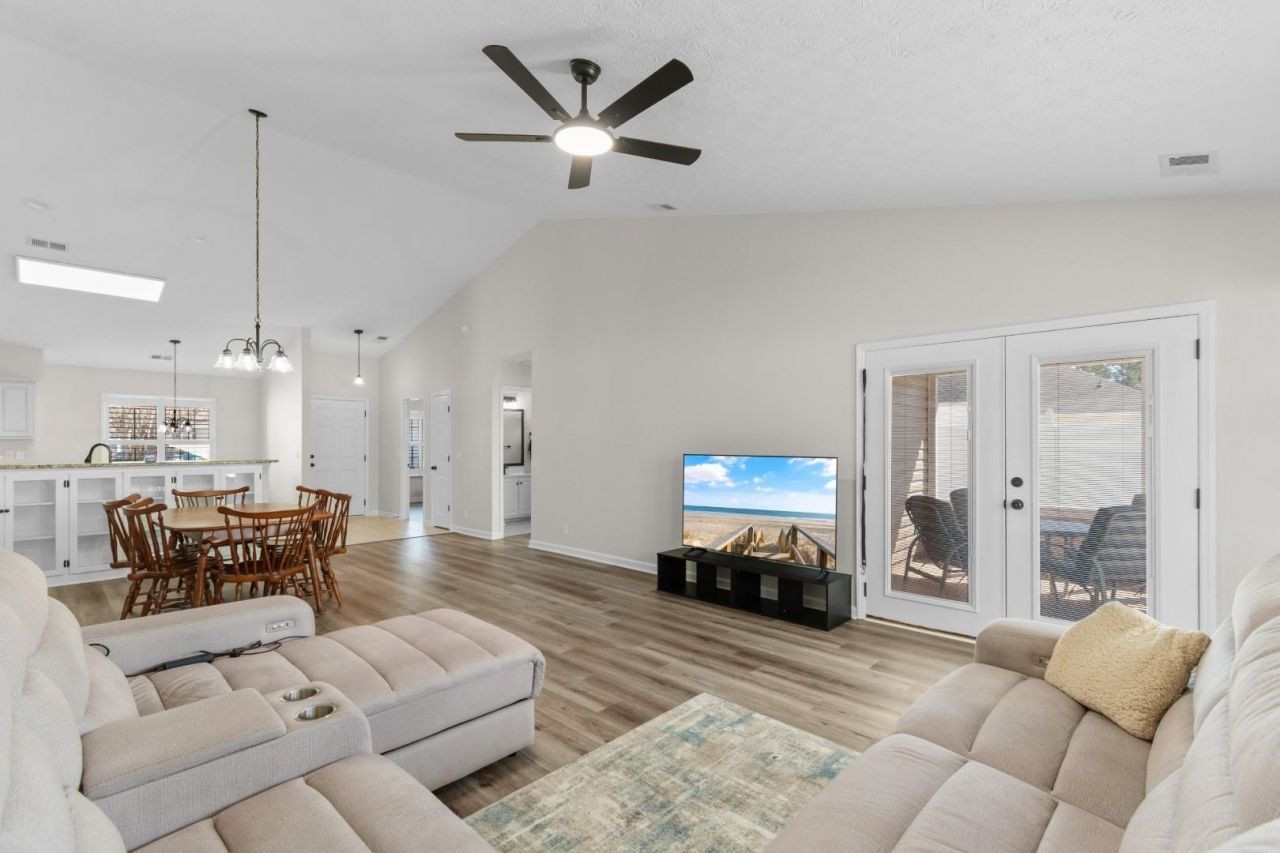 2423 Glen Dr. Photo 12