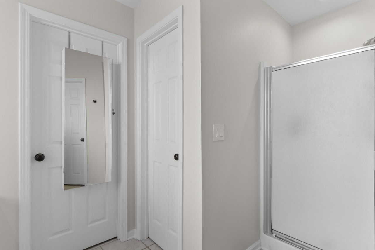 2423 Glen Dr. Photo 17