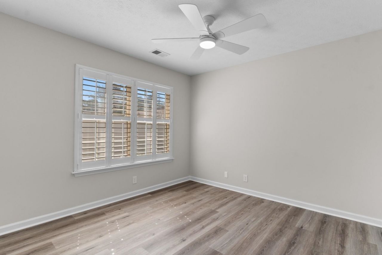 2423 Glen Dr. Photo 19