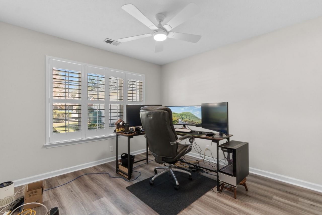 2423 Glen Dr. Photo 23