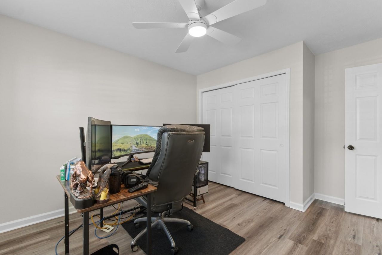2423 Glen Dr. Photo 25