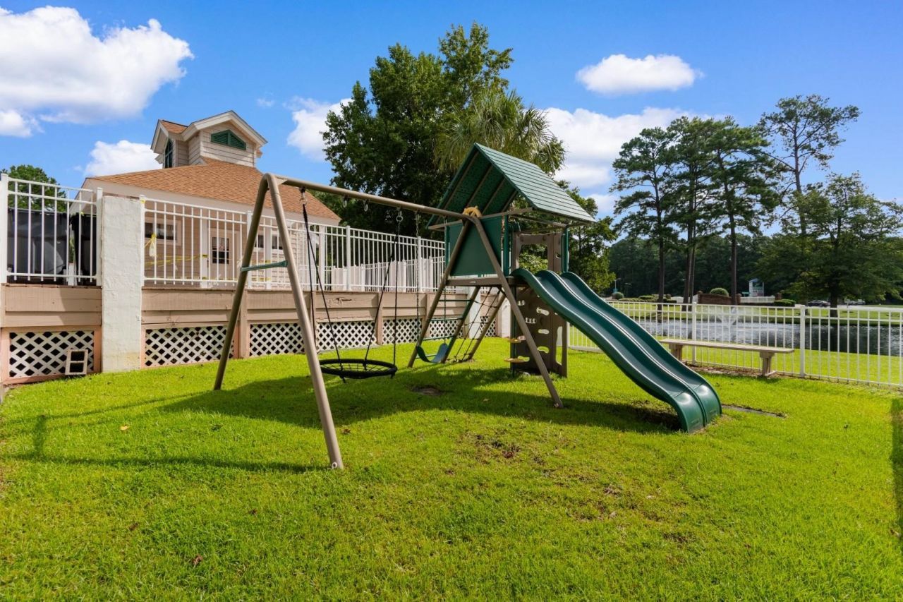 2423 Glen Dr. Photo 35
