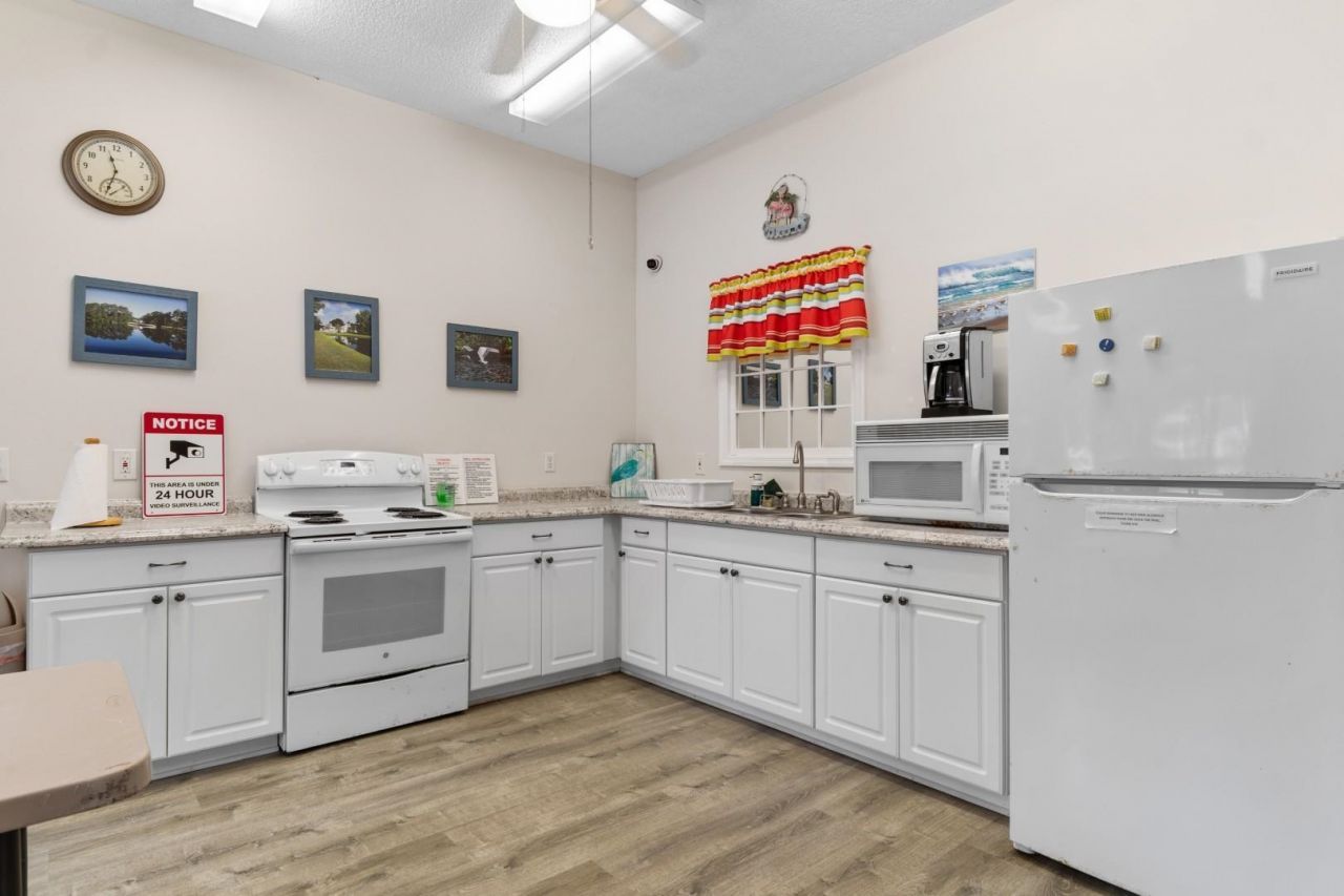 2423 Glen Dr. Photo 38