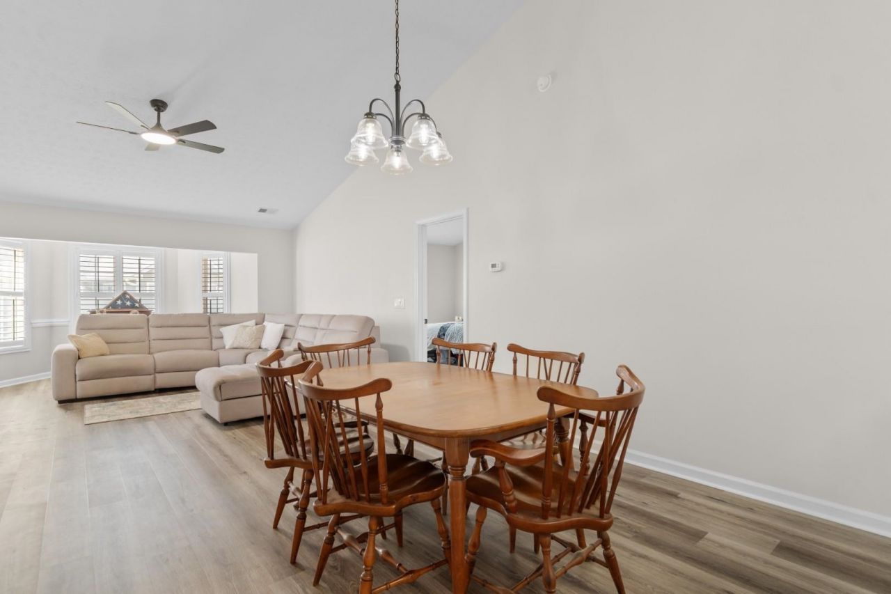 2423 Glen Dr. Photo 9